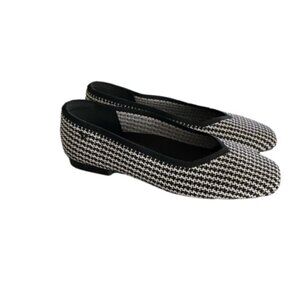 Vivaia Margot 2.0 Square Toe V Cut Flats in Houndstooth 38.5